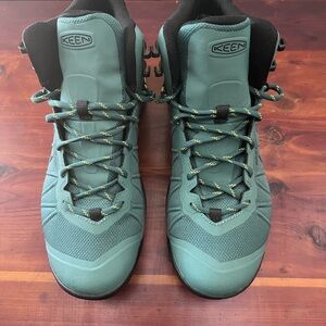 KEEN Men's Venture Mid Waterproof Teal Trail Boots (NWOT)